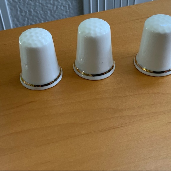 Fenton China Company Bone China Cat Thimbles (Set of 6) - Picture 6 of 6